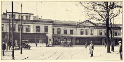 76355 Gezicht op het Centraal Station van de M.E.S.S. aan het Stationsplein te Utrecht.